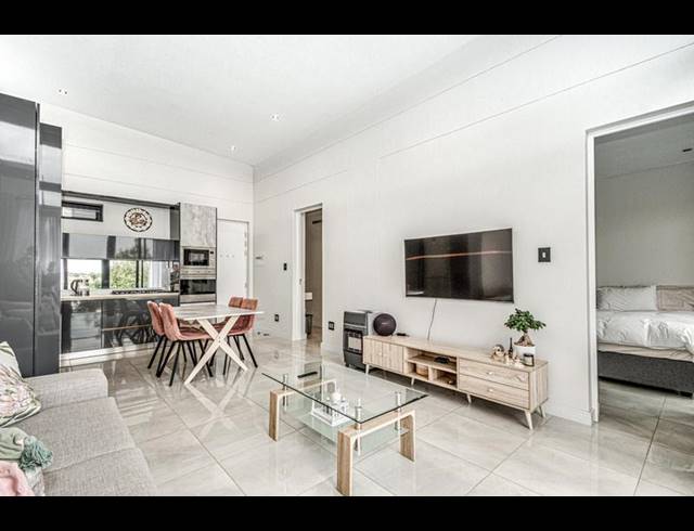 1 BEDROOM APARTMENT FOR SALE IN HOUGHTON ESTATE